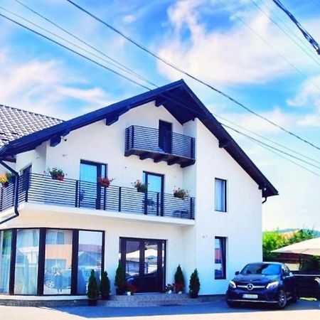 Regal Guest House Сигіт Екстер'єр фото