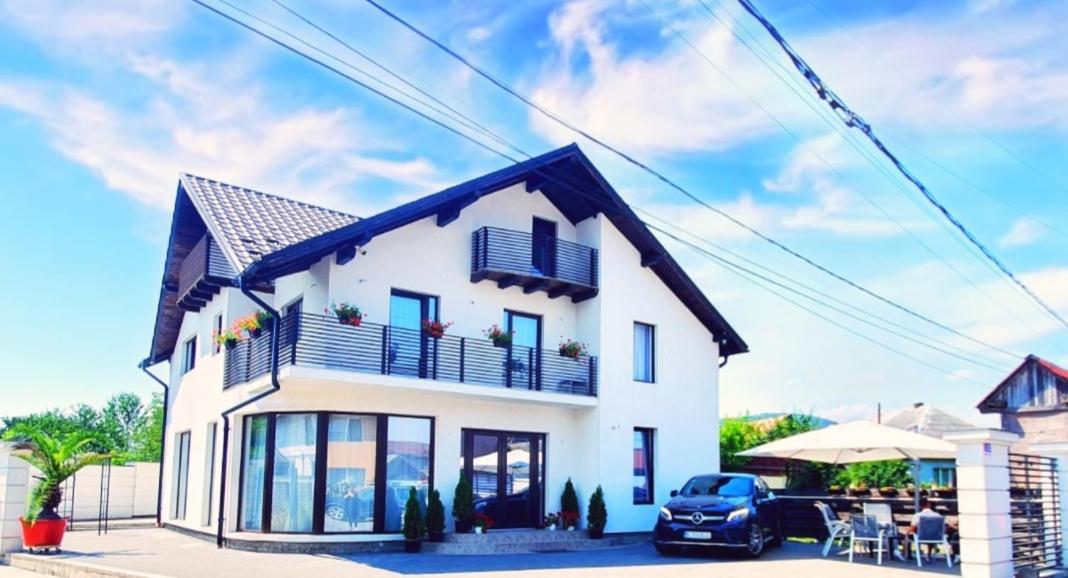 Regal Guest House Сигіт Екстер'єр фото