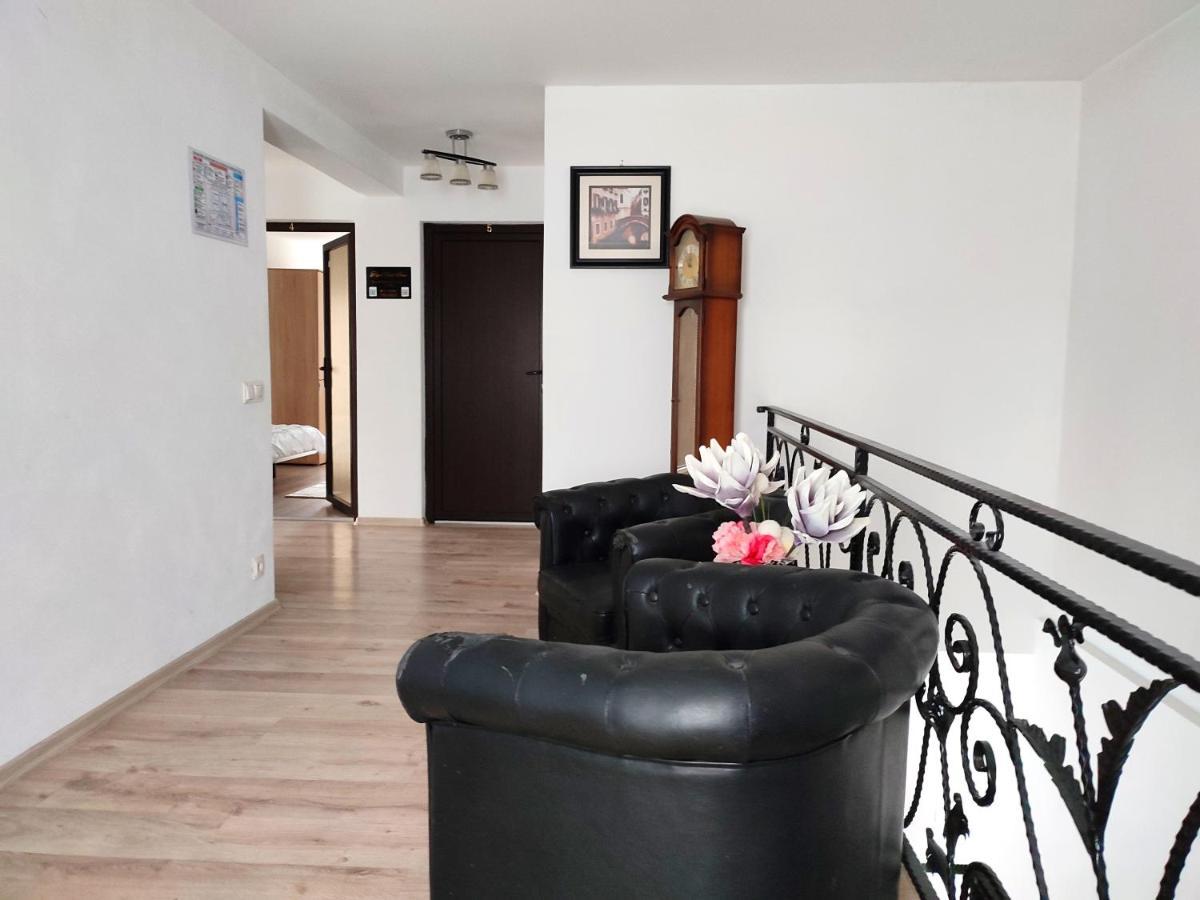 Regal Guest House Сигіт Екстер'єр фото