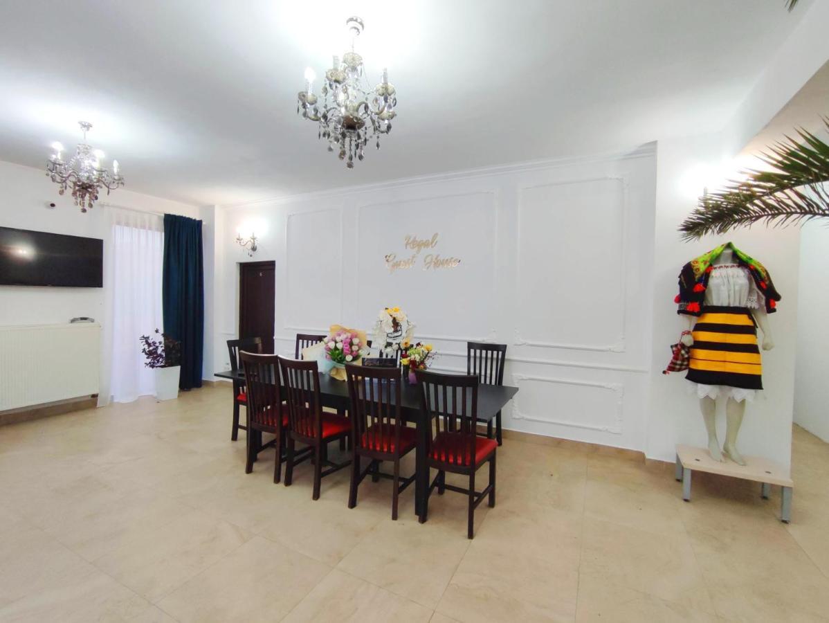 Regal Guest House Сигіт Екстер'єр фото