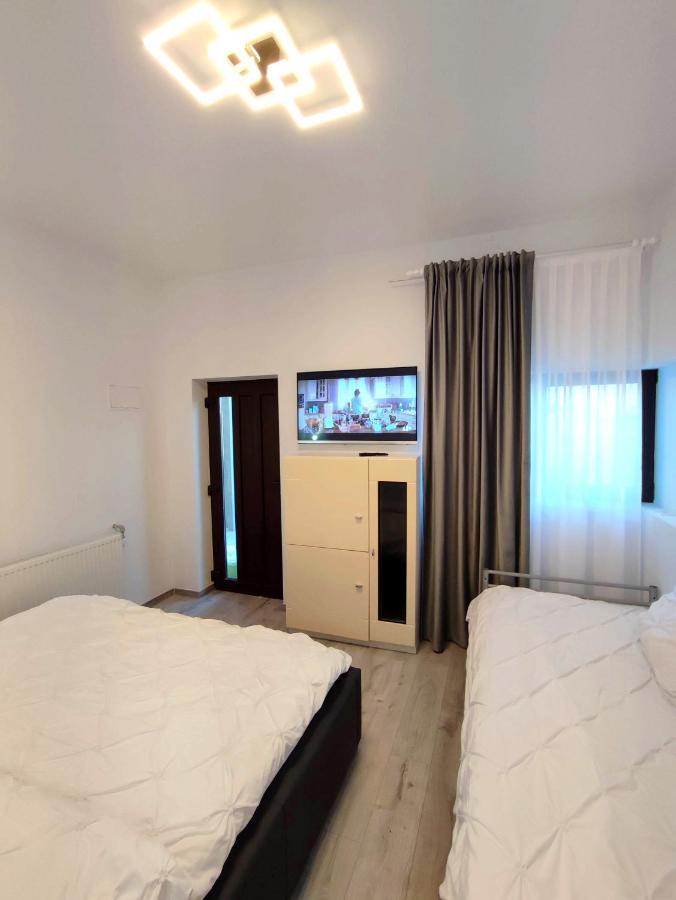 Regal Guest House Сигіт Екстер'єр фото