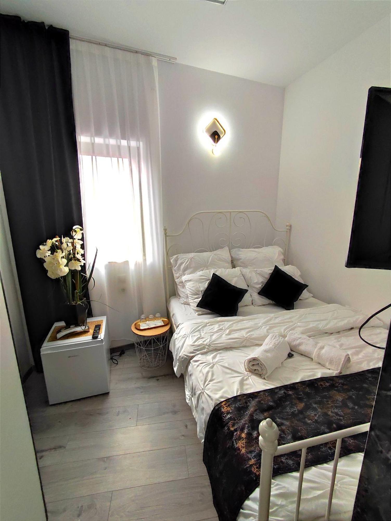 Regal Guest House Сигіт Екстер'єр фото