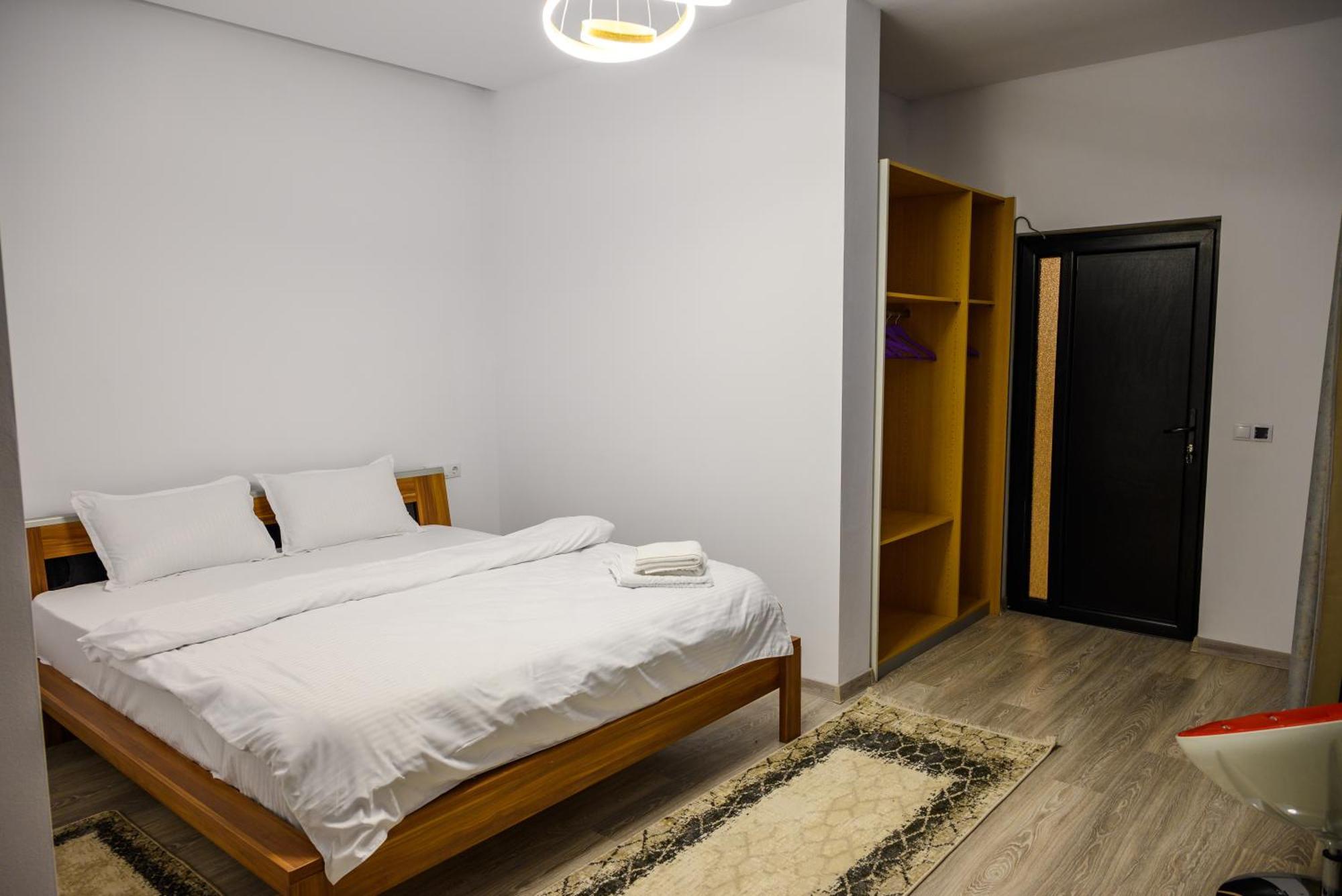 Regal Guest House Сигіт Екстер'єр фото