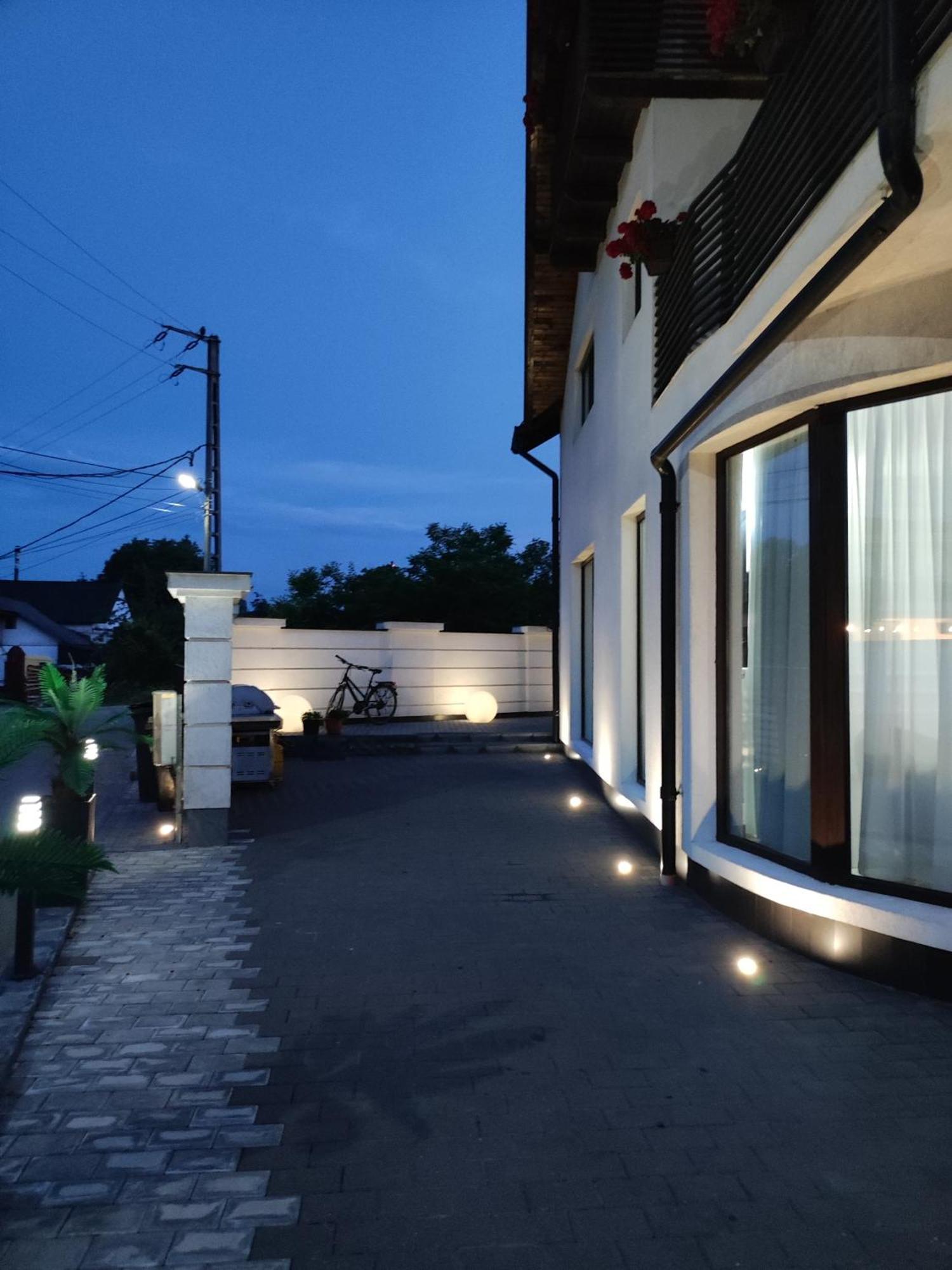 Regal Guest House Сигіт Екстер'єр фото